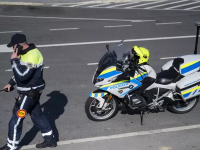 prometni nadzorpolicija - simbolična fotografijaprometna policijavarnost v prometupolicija na motorjihmotoristična policijaprehitri voznikiavtocestna policija08.04.2025 Policijski nadzor, počivali&scaron;če PovodjeFOTO: Nik Erik Neubauer