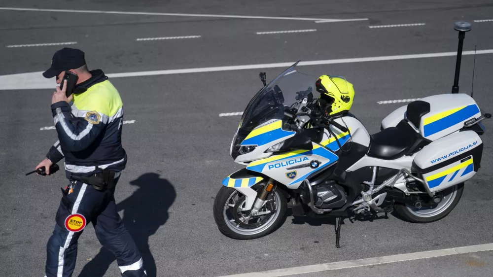 prometni nadzorpolicija - simbolična fotografijaprometna policijavarnost v prometupolicija na motorjihmotoristična policijaprehitri voznikiavtocestna policija08.04.2025 Policijski nadzor, počivali&scaron;če PovodjeFOTO: Nik Erik Neubauer