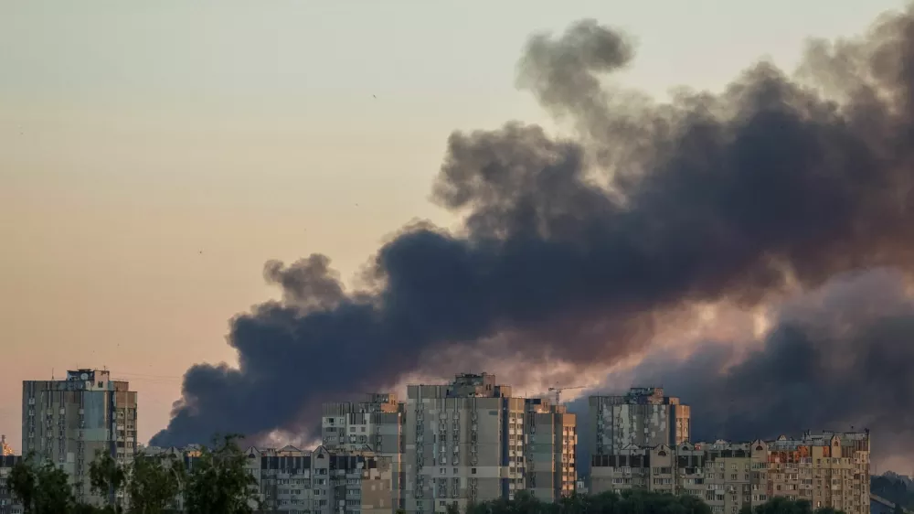 Smoke is seen from outskirts of the city, after a Russian drone and missile strike, amid Russia's attack on Ukraine, in Kyiv, Ukraine July 4, 2025. REUTERS/Alina Smutko   TPX IMAGES OF THE DAY