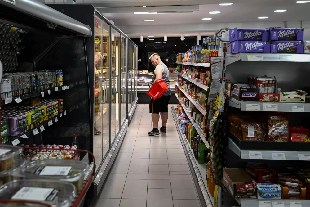Trgovina atlasnakupovanježivilahranatrgovinetrgovciko&scaron;arica25.06.2025 - Nakupovanje ob nedeljah in praznikih, odprte trgovine. FOTO: Nik Erik Neubauer