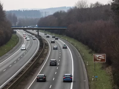 Avtocesta A45, kjer so ob cesti na&scaron;li avto. / Foto: Istock