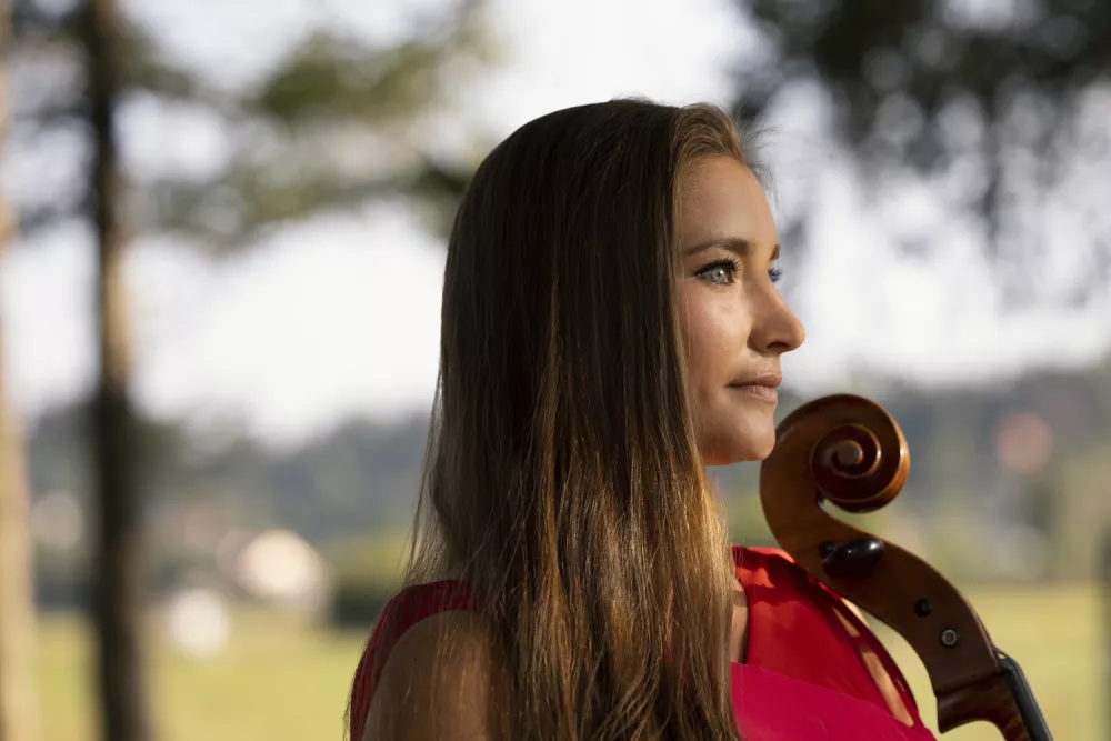 Vrhunski interpreti z razgibanim programom