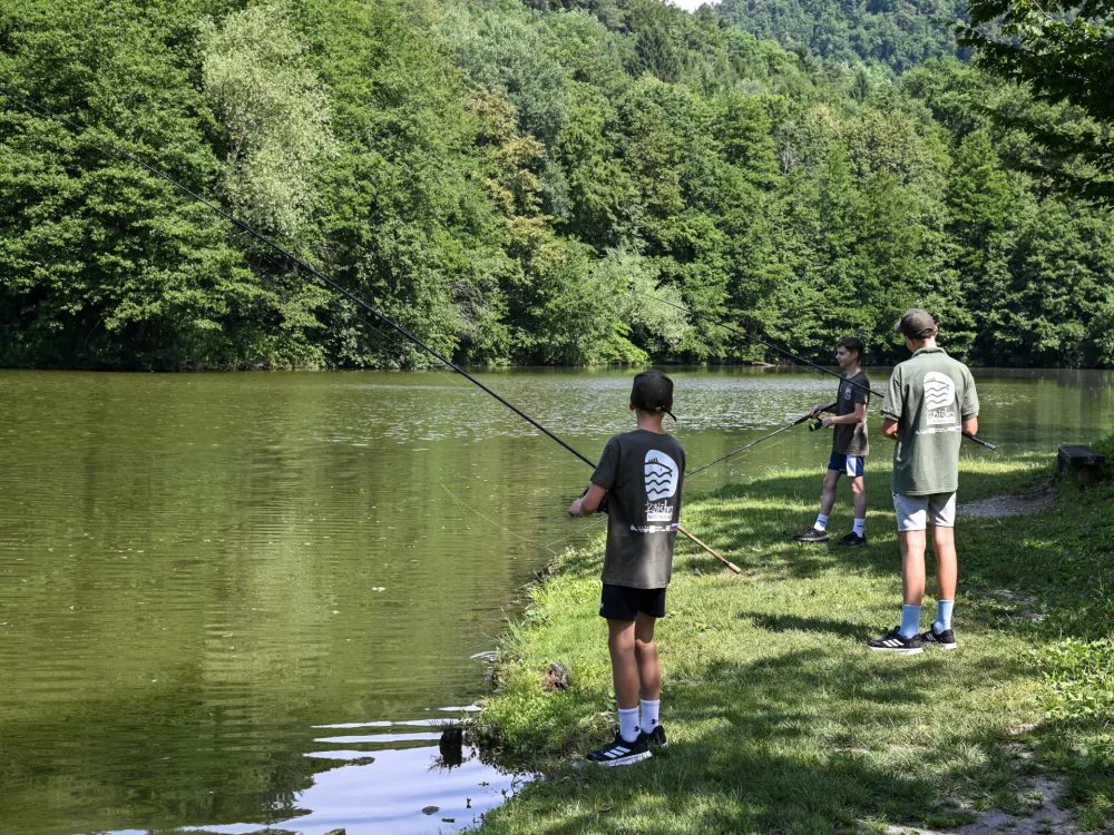 Ribolov mlade uči potrpežljivosti