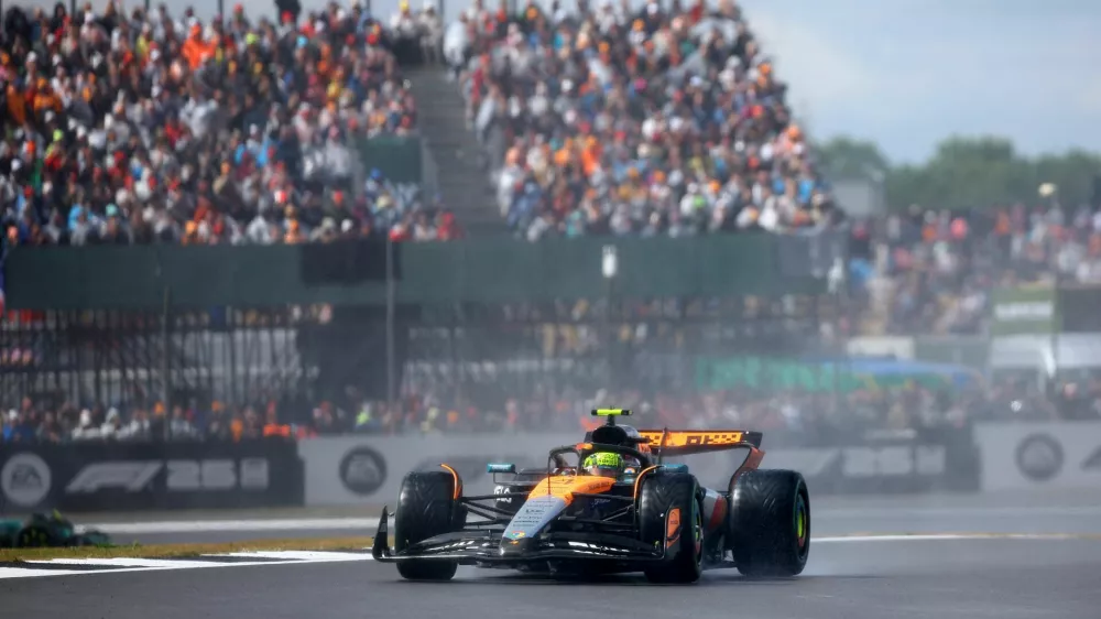 Formula One F1 - British Grand Prix - Silverstone Circuit, Silverstone, Britain - July 6, 2025 McLaren's Lando Norris in action during the race REUTERS/Andrew Boyers