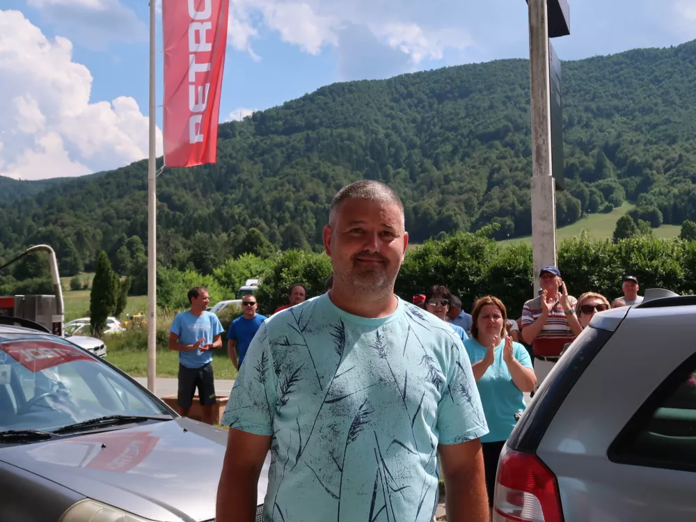 Črni Vrh nad Idrijo, bencinski servis Petrol, protest ob zaprtju, Gregor Rupnik, predsednik KS Črni Vrh nad Idrijo / Foto: Nata&scaron;a Bucik Ozebek