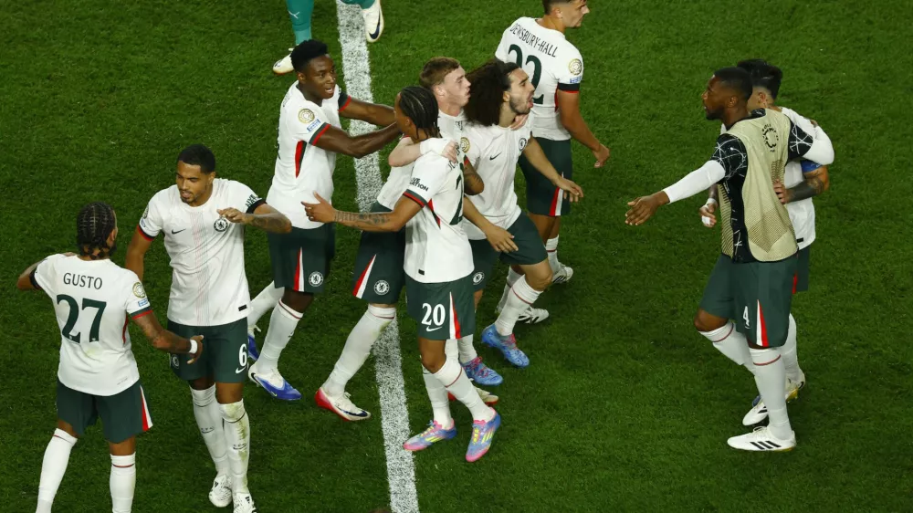 Soccer Football - FIFA Club World Cup - Quarter Final - Palmeiras v Chelsea - Lincoln Financial Field, Philadelphia, Pennsylvania, U.S. - July 4, 2025 Chelsea players celebrate after the match REUTERS/Susana Vera
