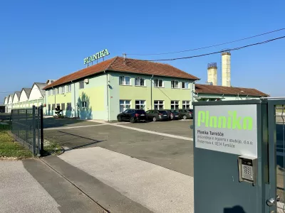 Turnisce.Podjetje Planika iz Turnisca je tik pred izvedbo pomembne investicije. Na obmocju tovarne v Turniscu bodo do konca leta izgradili novo trgovino, kjer bodo na vec kot 300 kvadratnih metrih prodajali pohodnisko obutev. Vrednost investicije je ocenjena na 1,5 milijona evrov, gradbena dela pa bodo stekla se v tem mesecu.Foto: Planika