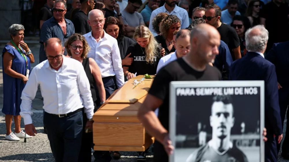 Maria Rodrigues reacts as pallbearers carry a coffin, at the funeral ceremony of her late husband Andre Silva, brother of Liverpool's Portuguese soccer player Diogo Jota, who both died in a car crash near Zamora, Spain, at the Chapel of the Resurrection, in Gondomar, Portugal, July 5, 2025. REUTERS/Pedro Nunes