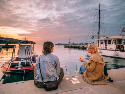 Vasica, ki je nastala na pobudo Zavoda za mladino, kulturo in turizem Koper, bo odprta vsak večer vse do konca poletja, od nedelje do četrtka med 18. in 23. uro, ob petkih in sobotah pa vse do polnoči.