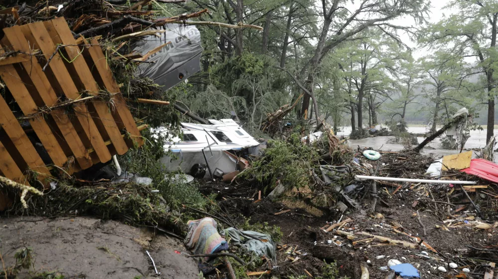 04 July 2025, US, Kerrville: Recreational vehicles and a car are roped off near the banks of the Guadalupe River in Ingram, TX after being swept away in early morning flooding on July 4, 2025. At least 24 people are dead in flooding; more than 200 rescued. Between 23 and 25 girls missing from Camp Mystic in Hill Country. Photo: San Antonio Express-News/Express-News via ZUMA Press Wire/dpa