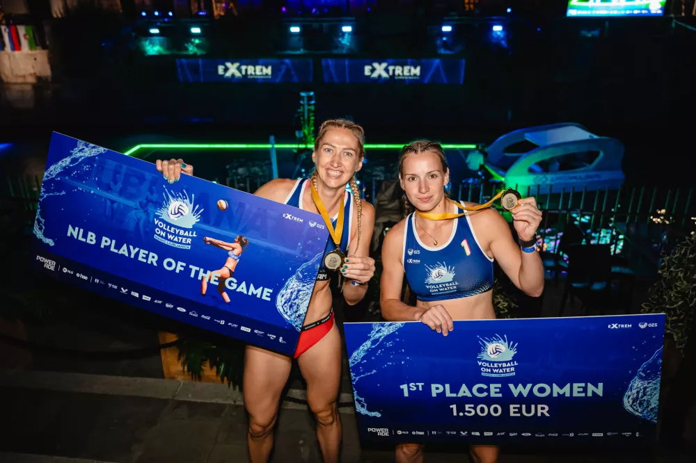 V ponovitvi lanskega ženskega finala, je doslej na vodi nepremagano Nino Lov&scaron;in in sestrično Tajdo porazila polska dvojica Jagla-Vlk (na sliki).  Foto: Nik Bertoncelj