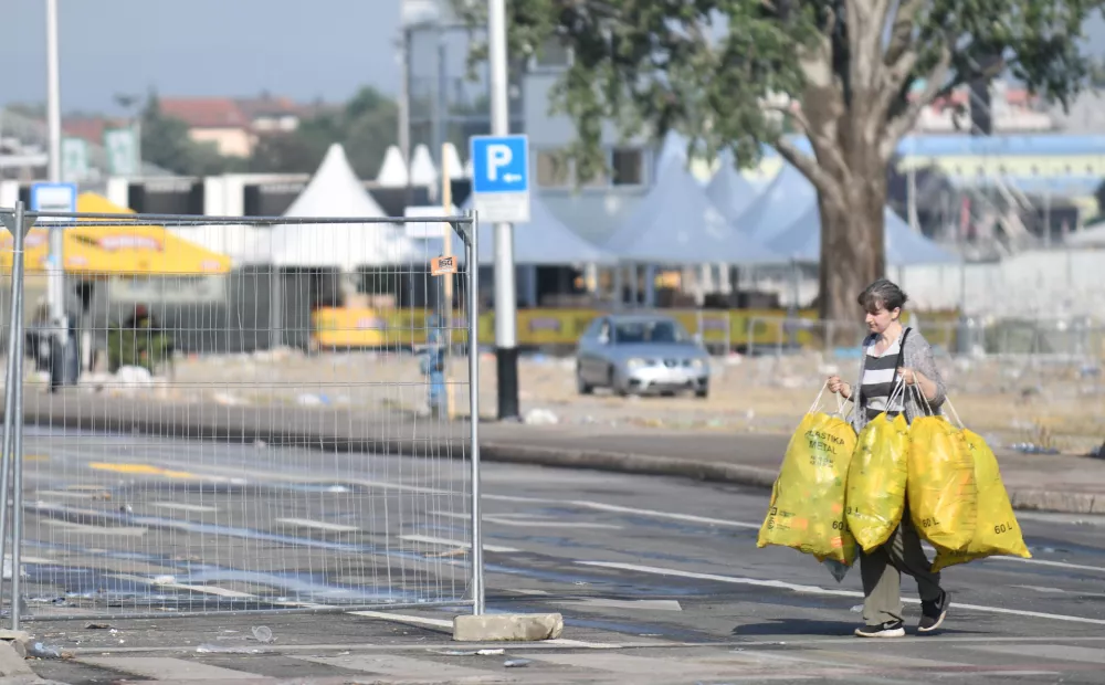 06.07.2025. - Zagreb, Hrvatska - Ciscenje bundeka jutro nakon Thompsonovog koncerta. Photo: Josip Mikacic/PIXSELL