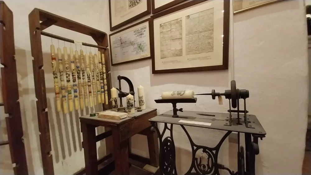 Od delujoče črne kuhinje do Plečnikovih sveč