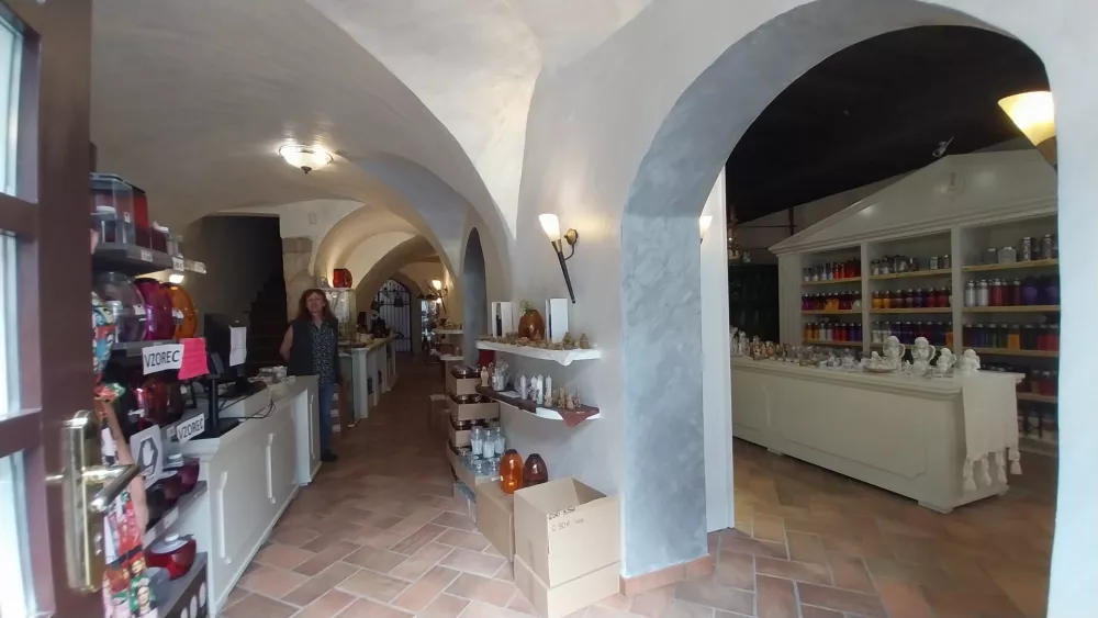 Od delujoče črne kuhinje do Plečnikovih sveč