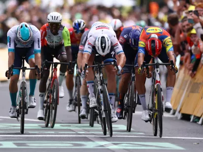 Cycling - Tour de France - Stage 3 - Valenciennes to Dunkirk - Dunkirk, France - July 7, 2025 Soudal Quick-Step's Tim Merlier crosses the finish line to win stage 3 REUTERS/Sarah Meyssonnier