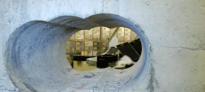 V sef so se splazili skozi precej majhno luknjo. / Foto: Profimedia