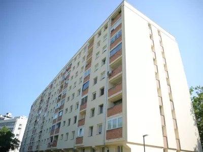 - 05.06.2014 - Celov&scaron;ka cesta 123-125-127 v Ljubljani - &Scaron;i&scaron;ka, - stanovanjska stavba - stanovanjski objekt, stanovanjsko naselje - stanovanja - blok -- nepremičnine   //FOTO: Tonja Bjelčevič