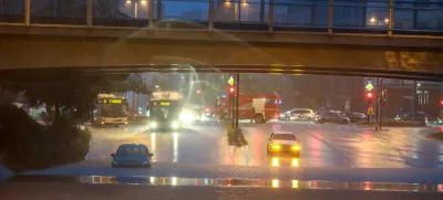 zalit podvoz Celovška cesta- 15.09.2022 - Močno deževje in poplave v Ljubljani - neurje - meteorna voda je zalila več garaž, podhodov, kletnih in stanovanjskih prostorov, skladišč in poslovnih prostorov, pa tudi prostore osnovne šole in vrtca, lekarne ter Narodno galerijo.Foto: Luka Cjuha