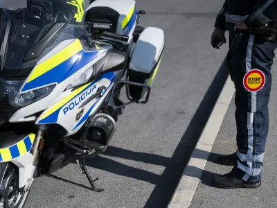 prometni nadzorpolicija - simbolična fotografijaprometna policijavarnost v prometupolicija na motorjihmotoristična policijaprehitri voznikiavtocestna policija08.04.2025 Policijski nadzor, počivali&scaron;če PovodjeFOTO: Nik Erik Neubauer