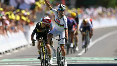 Cycling - Tour de France - Stage 7 - Saint-Malo to Mur-De-Bretagne Guerledan - Saint-Malo, France - July 11, 2025 UAE Team Emirates XRG's Tadej Pogacar celebrates winning stage 7 REUTERS/Sarah Meyssonnier