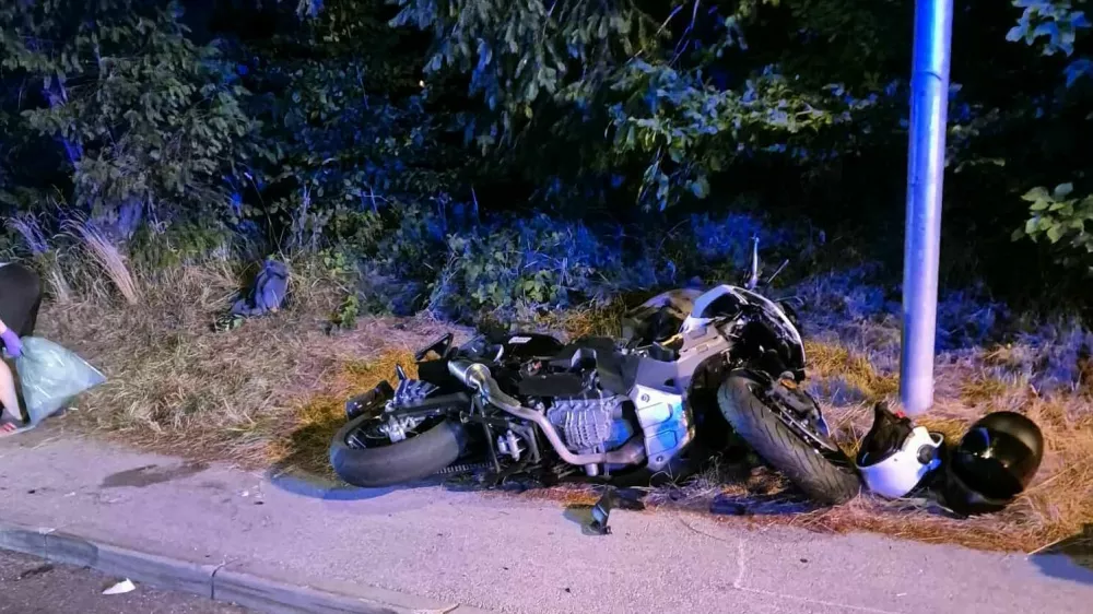 Nekaj dni po hudi nesreči je motorist v bolni&scaron;nici umrl. 