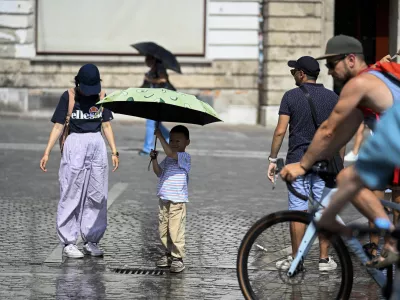Vročinavisoke temperaturepoletjepripekavročinski val globalno segrevanje30.6.2025 Vročinski val v Ljubljani.FOTO: Nik Erik Neubauer