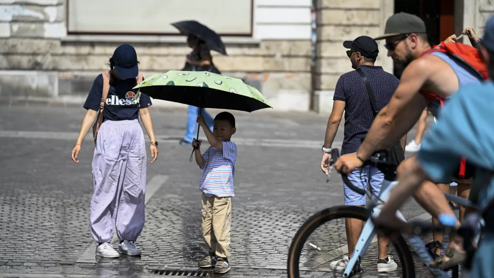 Vročinavisoke temperaturepoletjepripekavročinski val globalno segrevanje30.6.2025 Vročinski val v Ljubljani.FOTO: Nik Erik Neubauer