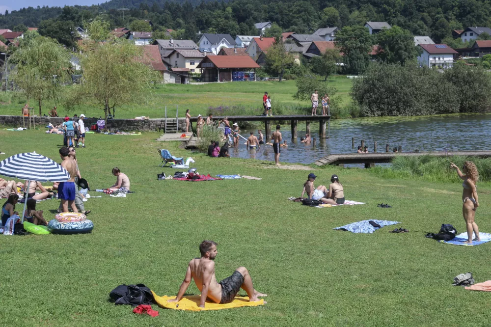 - 21.07.2024 - reportaža Podpe&scaron;ko jezero - poletje, vročina, kopanje, hlajenje, kopalci, obiskovalci, ljudje //FOTO: Jaka Gasar