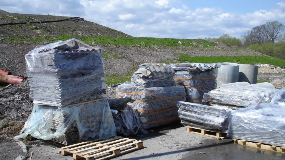 Začeli z zaračunavanjem: Bodo azbestni odpadki pristali v naravi?