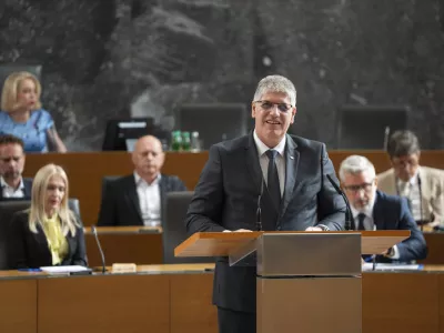 Ljubljana, DZ.Nadaljevanje seje DZ, na kateri so poslanci na predlog opozicije obravnavali interpelacijo ministra za notranje zadeve Bostjana Poklukarja.Minister za notranje zadeve Bostjan Poklukar.