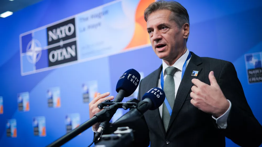 Nizozemska, Haag.Izjava za medije predsednika vlade Roberta Goloba ob prihodu na Vrh zveze Nato.