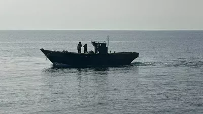 Fotografija je bila narejena 9. julija in kaže prečkanje morske meje ribičev, ki so se želeli vrniti domov. / Foto: Profimedia