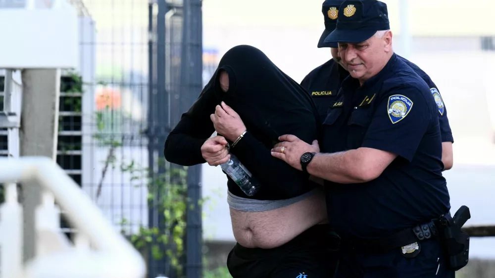 Antonijo A., osumljen umora prijatelja Ivana K. v Zagrebu, se je skrival pred novinarji. 