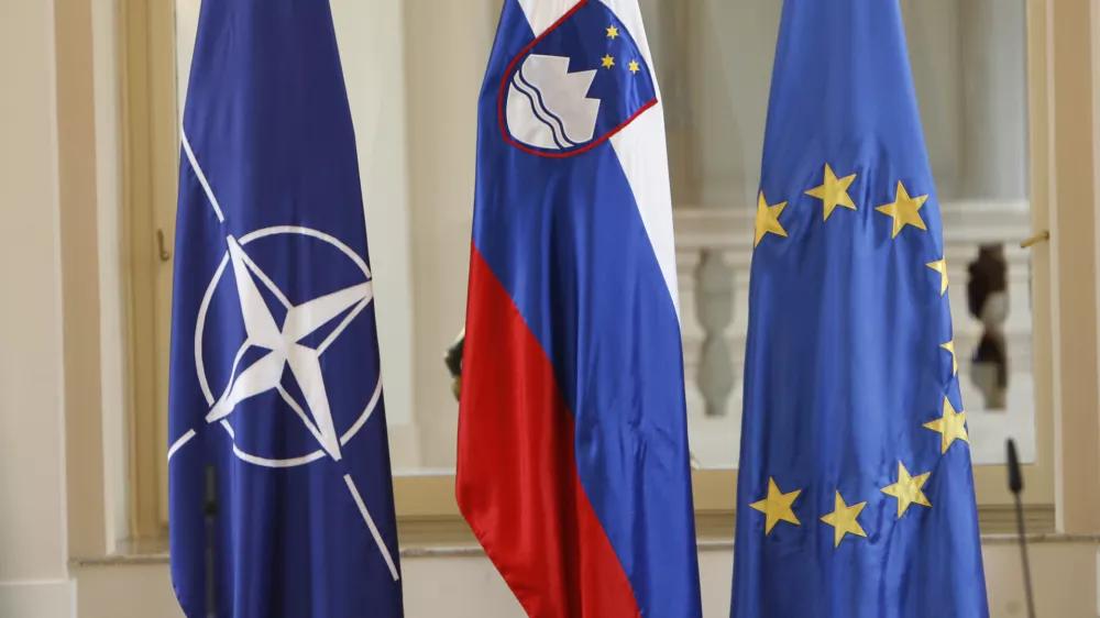 - protokol - zastava - NATO - slovenska - evropska - EU//FOTO: Tomaž Skale