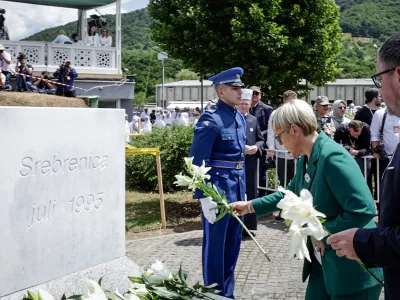 Sedem sloves, tisoče žalovanj