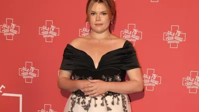 Vnukinja Grace Kelly je navdu&scaron;ila z zvesto repliko babičine obleke. F profilmedia