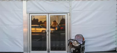 Simbolična fotografija, otroštvo, odraščanje, zapostavljanje otrok, starševstvo - otroški voziček - 10.12.2019 - Zavetišče za zapuščene živali Ljubljana, Gmajnice 30, - odprtje novih prostorov - azil za živali namenjen začasni namestitvi zapuščenih živali psov in mačk //FOTO: Bojan Velikonja