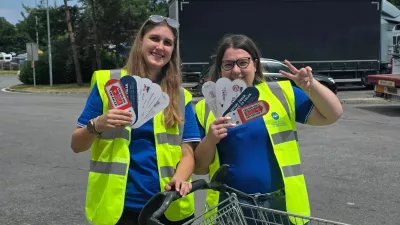 Na AVP so v sklopu preventivne akcije Varno v poletje na 14 glavnih avtocestnih počivali&scaron;čih voznikom razdelili okoli 3900 plastenk vode. 
