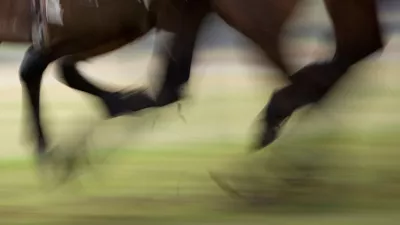 Spolni napad trenerja jahanja: Življenje žrtev je &ldquo;na čakanju&rdquo;