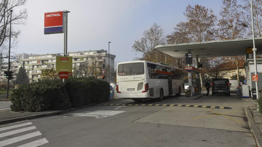 Petrol bencinska pumpa02.12.2024 - Savska cesta in &Scaron;martinska cesta - območje gradnje novega rondoja FOTO: LUKA CJUHA