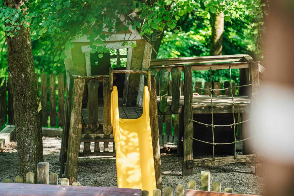 Menge&scaron;ka koča: Med naravo, tradicijo in domačnostjo