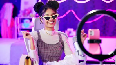 V zakulisju se dogaja marsikaj in nekateri res mastno služijo. / Foto: Istock