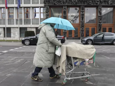 - simbolična fotografija - rev&scaron;čina, brezdomec, siroma&scaron;tvo, politika, parlament, država - 27.01.2020 &ndash; Državni zbor &ndash; 15. redna seja DZ &ndash; poslanska vpra&scaron;anja premierju v odstopu Marjanu &Scaron;arcu in ministrski ekipi //FOTO: Jaka Gasar / Foto: Jaka Gasar