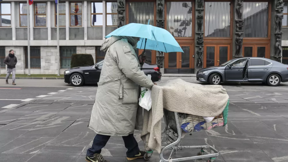 - simbolična fotografija - rev&scaron;čina, brezdomec, siroma&scaron;tvo, politika, parlament, država - 27.01.2020 &ndash; Državni zbor &ndash; 15. redna seja DZ &ndash; poslanska vpra&scaron;anja premierju v odstopu Marjanu &Scaron;arcu in ministrski ekipi //FOTO: Jaka Gasar / Foto: Jaka Gasar