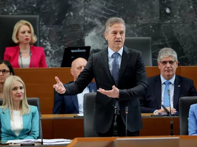 Ljubljana, DZ.Zacetek seje DZ s poslanskimi vprasanji predsedniku vlade Robertu Golobu.