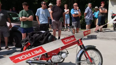 Črni Vrh nad Idrijo, bencinski servis Petrol, protest ob zaprtju
