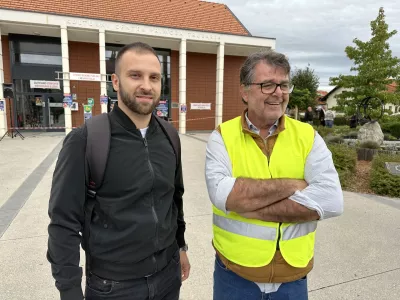 Sentjernej, Kulturni center Primoza Trubarja.Shod Civilne iniciative Sentjernej proti nasilju na OS Sentjernej.Clan iniciative Domen Matjaz in vodja iniciative Vladimir Ban.