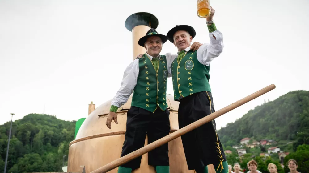 Pivo in cvetje / Foto: Boris Vrabec