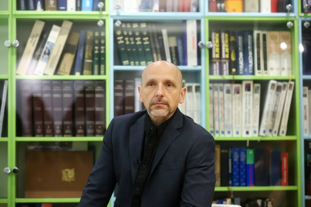 Aleksandar Stanković je zgoržen nad tistimi, ki se zdražajo nad tem, da se kak&scaron;na turistka na Hrva&scaron;kem okopa zgoraj brez. F Pixsell