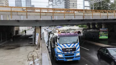 - 08.07.2025 - črpanje vode s podvoza na Dunajski cesti v Ljubljani//FOTO: Jaka Gasar
